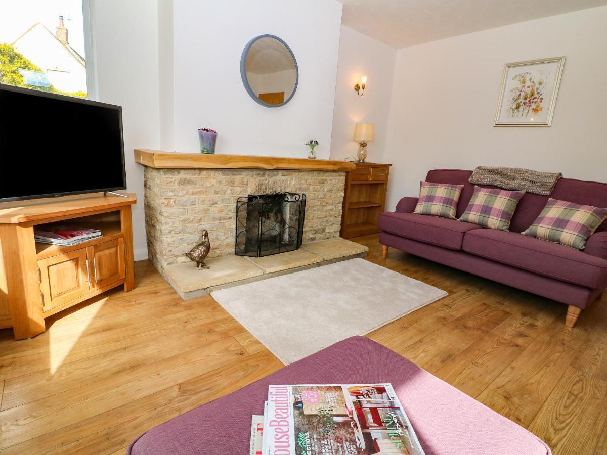 Villa Honeystones à Witney Extérieur photo