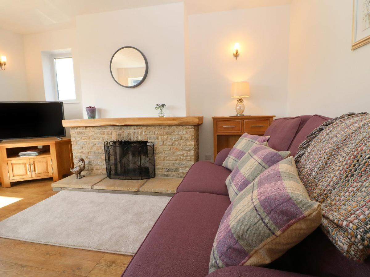 Villa Honeystones à Witney Extérieur photo