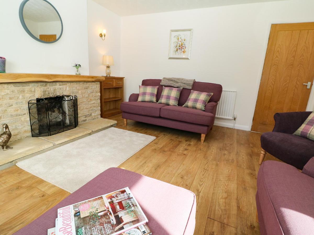 Villa Honeystones à Witney Extérieur photo